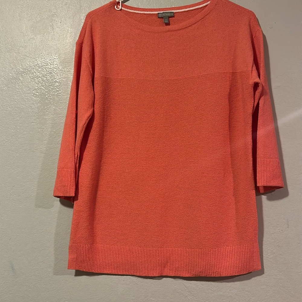 Beautiful blouse Salmon/Coral color perfect for spring
